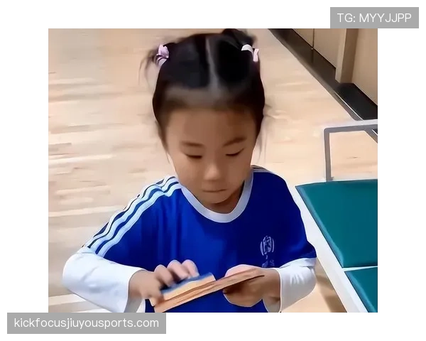 王楠退役后这生活也太爽了吧，天天晒娃喝咖啡，谁还记得她当年练球练到吐的日子